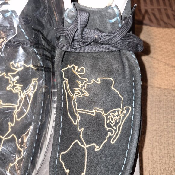 ? Clarks Wallabee “Black Embroidery – One School NY”  SZ 13 • BRAND NEW main image 6